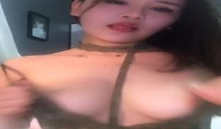 长得漂亮身材也好的美女主播爱灬小酒窝长睫毛逼毛没