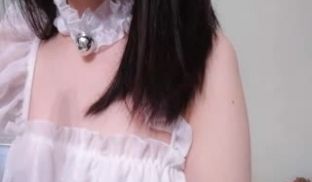 清纯小姐姐自慰私拍 刮了皮的黄瓜简直比大鸡巴还爽