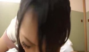 老婆不在让漂亮保姆帮我吹