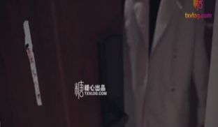 中英字幕趁姐姐不在家勾引姐夫