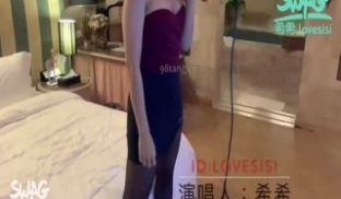 台湾SWAG『希希』台湾麻生希精取歌后美腿黑丝袜