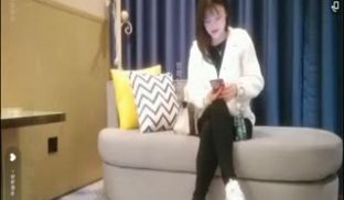 广东男酒店一次约啪2个颜值很不错的兼职援交女玩双