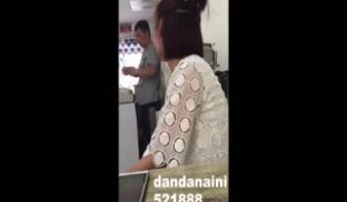 小区气质短发美少妇打牌输钱后和牌友一起宾馆开房还