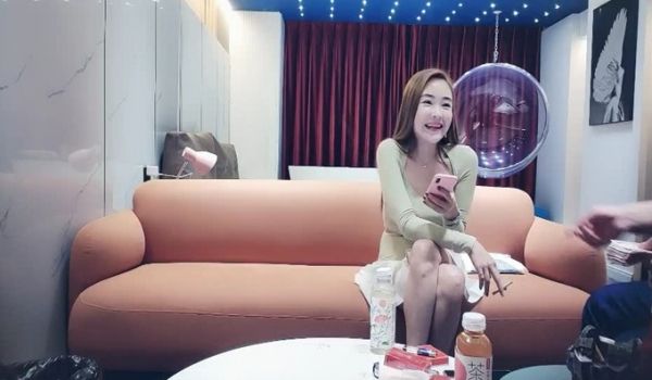 高端外围 性感甜美大奶美女 穿上情趣学生制服 各