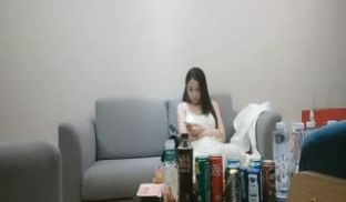 2600约大圈外围女神，肤如凝脂面若桃花，舌吻舔
