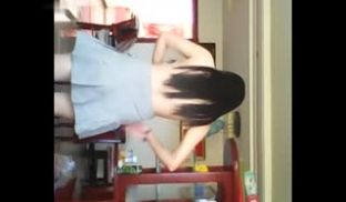 天然大奶艺校漂亮高挑长发美女自家客厅慢慢脱衣走秀