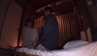 妻子不在的两天 和年轻貌美的情人燃尽性慾的温泉不