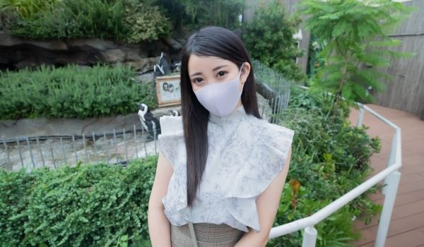 电影画风！忍受着性骚扰上司的同时拼命应对顾客的应
