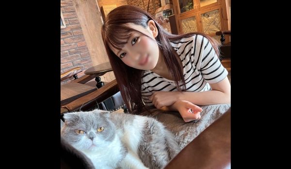 露脸·首次摄影！！引起庇护欲的美人现〇女大学生和
