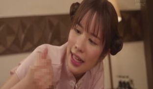 CAWD-324 保持笑容做爱的G罩杯情色女郎 