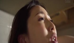 ADN-367 和同住一个公寓的美丽人妻做爱的故
