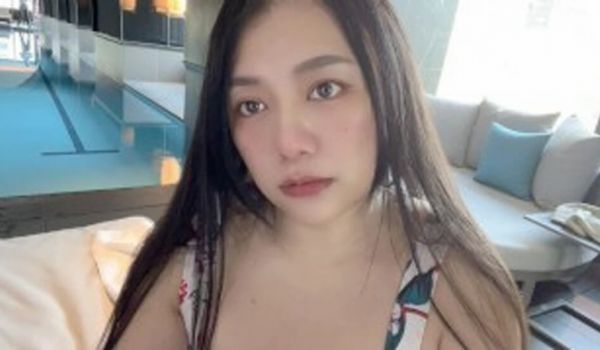 台湾SWAG美女Daisybaby 泳池把到大奶