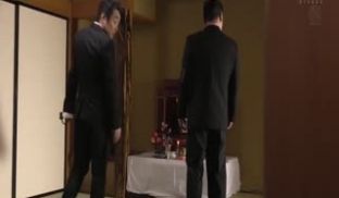 【水果派】被轮奸的未亡人1