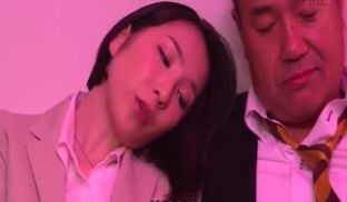 JUL-026 人妻秘书满是汗与接吻的社长室中出