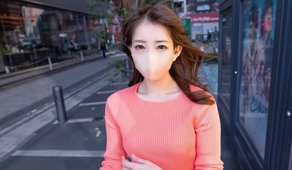 性欲を持て余した官能的でプライドの高い巨乳美容部