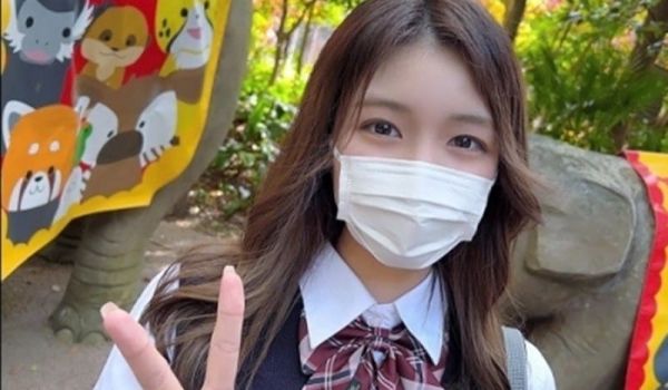 転校してしまった清楚な美◯女优等生と再び・・・