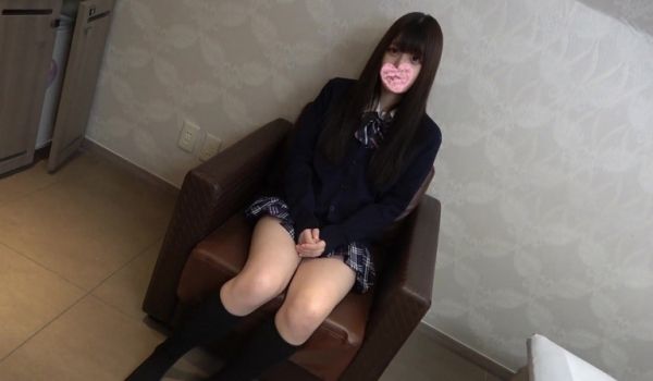 経験が全くなかった少女の未処理阴毛に络みつく大量