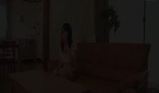 UMD-715 亲戚のおばさんに笔おろしされた僕