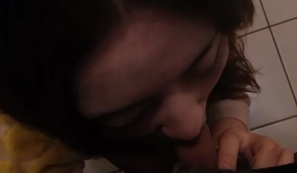 卫生间大干穿连体情趣内衣的骚少妇