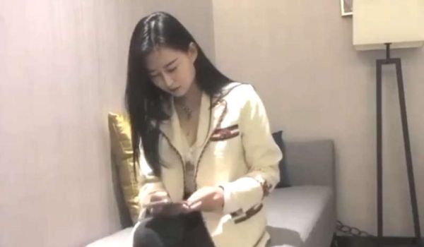 约草气质美女，颜值担当，不愧是大学校花