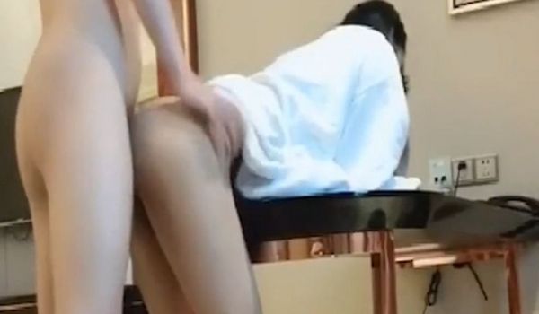 有钱公子哥约炮艺校校花