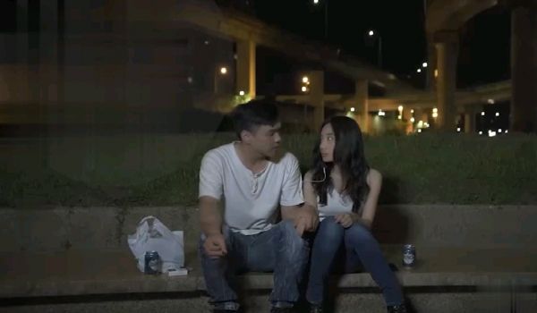 小情侣见面