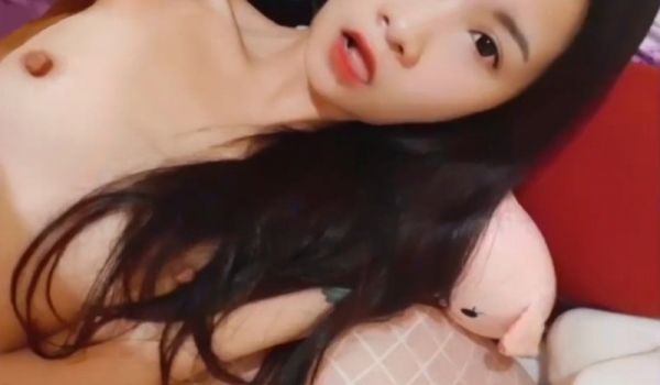 露脸秀美乳抠小穴
