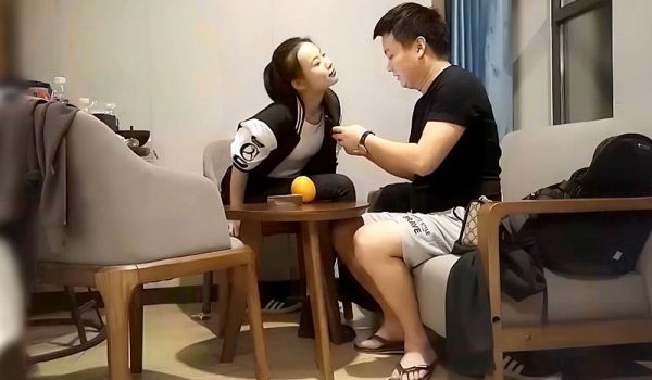 再约老乡打牌，打完牌做爱