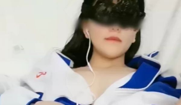 学妹性感的身材与呻吟