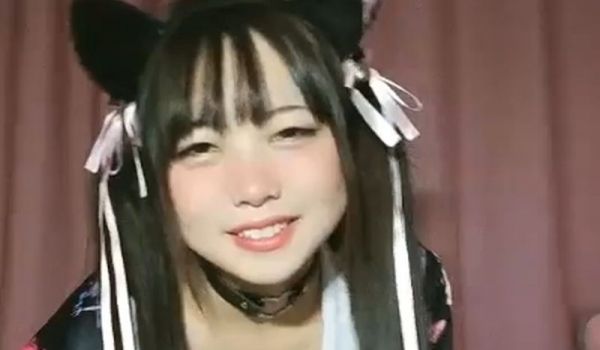 跳蛋塞丁字裤学妹的逼