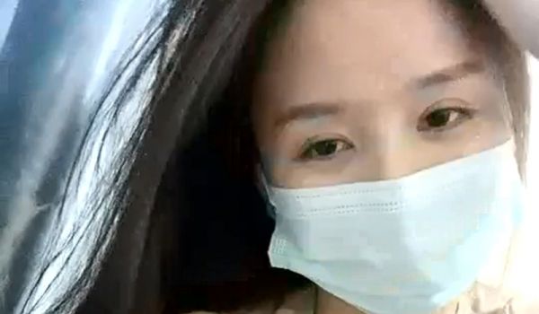 美乳长腿性感妹子道具自慰