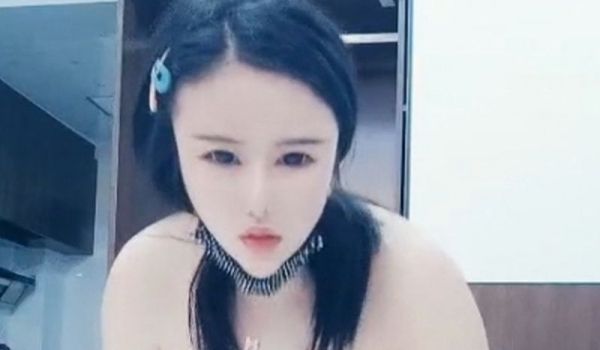 小哥生猛后入骑着操