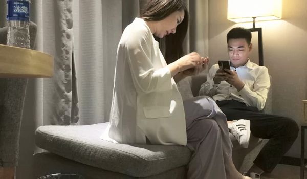 【男爵全国探花】风骚御姐，极品美乳，翘臀大长腿肤