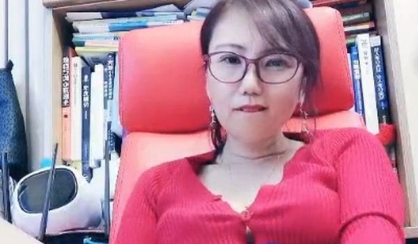 骚浪贱女老师喷水了