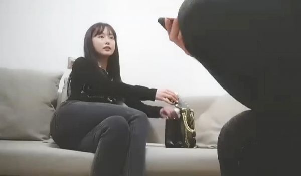 鸭哥侦探约了个长相甜美性感黑衣妹子啪啪，穿上高跟