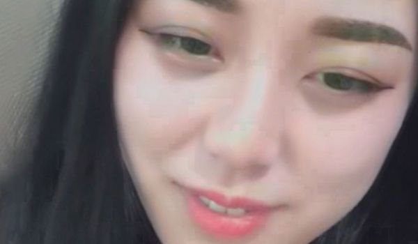 漂亮女神摸奶自慰