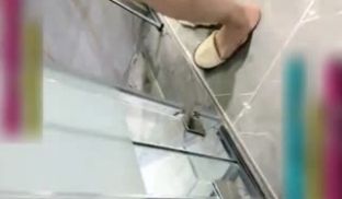 让小美女轮着骑我