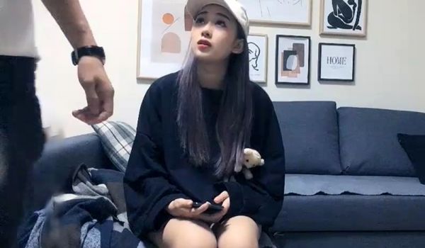 约了个高颜值鸭舌帽妹子啪啪