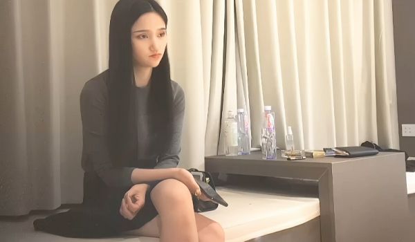 沈先生黑裙长发妹子啪啪，抬腿侧入后入上位骑乘抽插