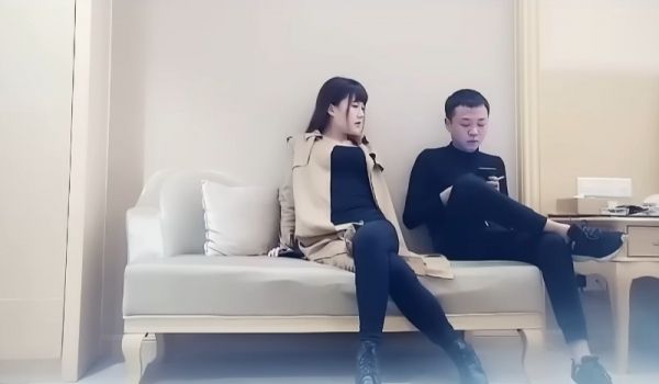 清纯苗条外围美女，红裤衩火力全开，抠舔狂干激情四