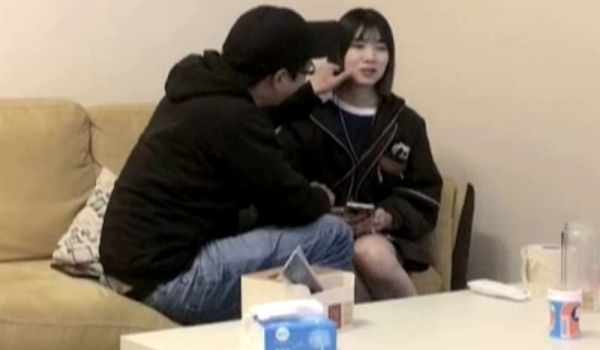 金三角猎艳约了个短发黑衣萌妹子啪啪