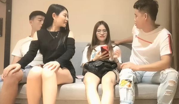 高顔值气质黑衣妹子穿上情趣装后入抽插上位骑乘猛操