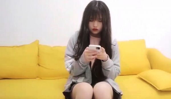 约了个长相甜美纹身萌妹子啪啪