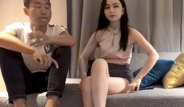 约了个性感妹子啪啪