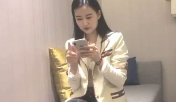 约个颜值不错气质美女啪啪