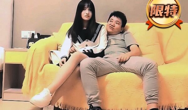 约了个JK装00后萌妹子啪啪，痛的妹子直叫疼竟还