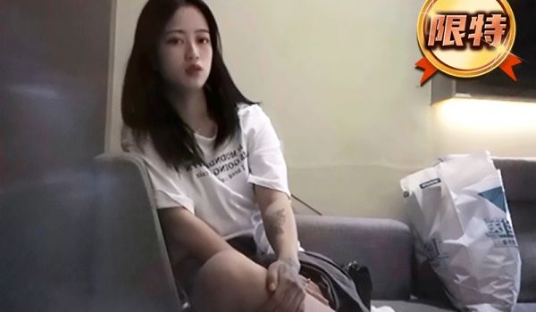 约啪清纯一线天小姐姐外表清纯床上超级骚