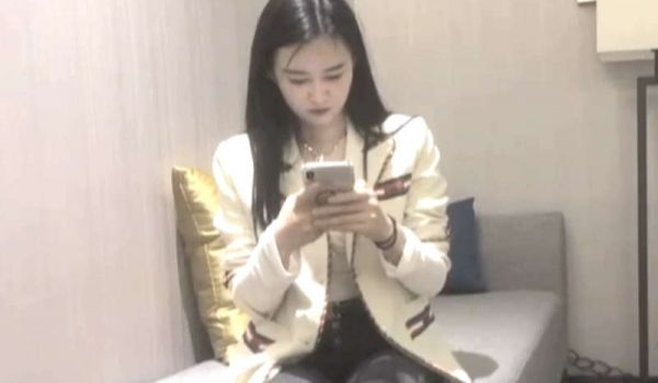 一屌极品寻花约了个颜值不错气质美女啪啪