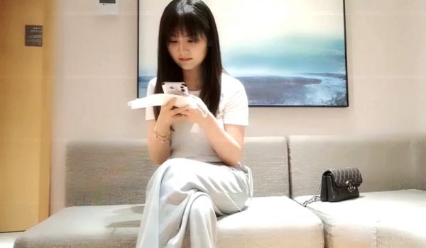 高价约外围清纯乖乖女