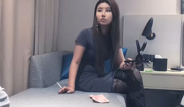 风骚模特外围女神来袭，极品尤物娇喘不止